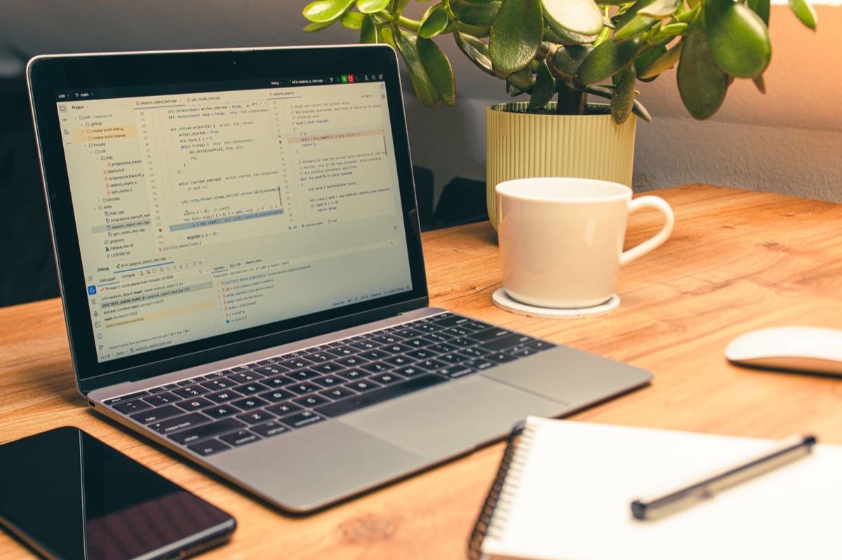 laptop e notebook con codice