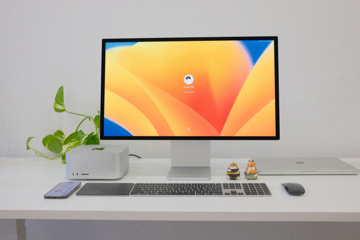 spazio di lavoro digitale organizzato con design minimalista