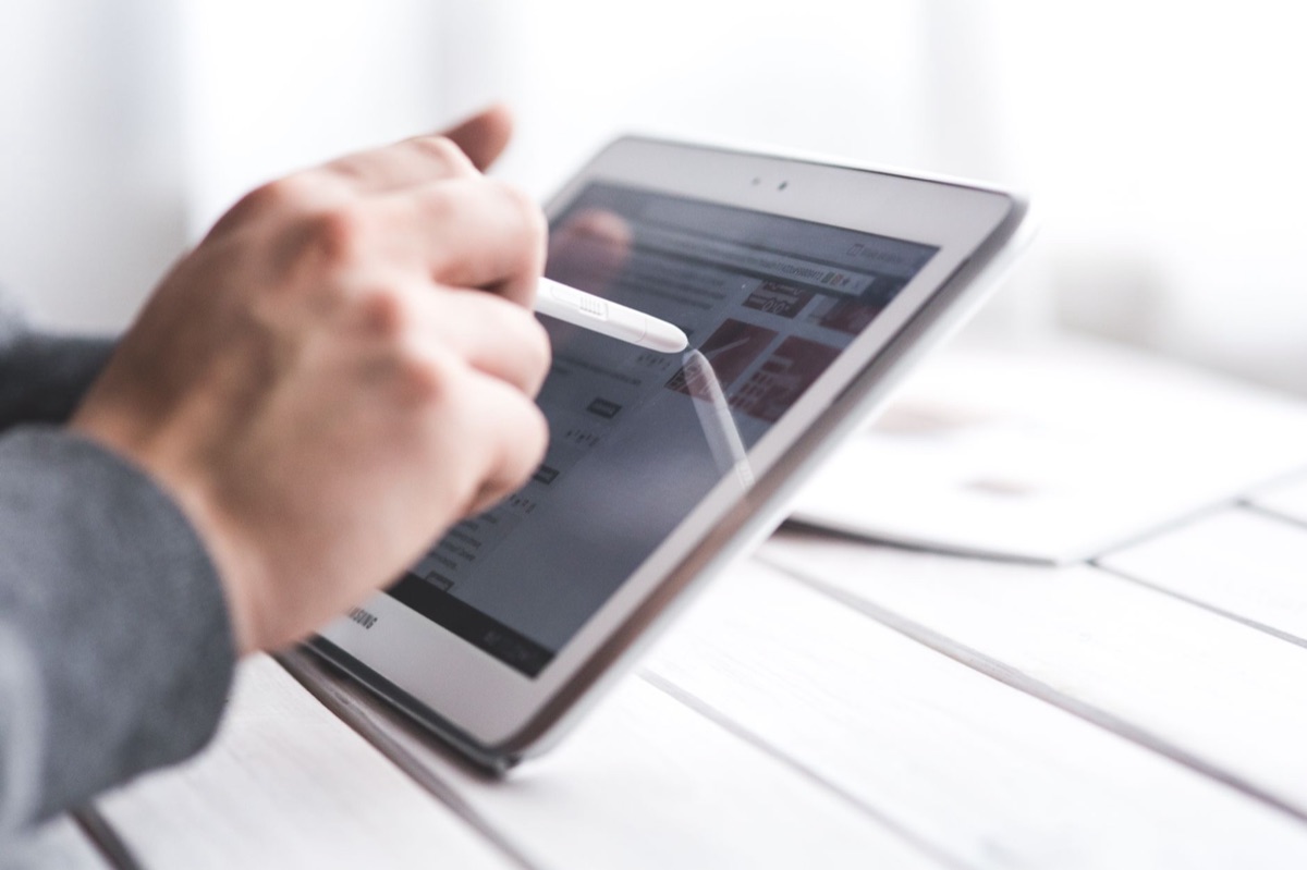 tablet con file PDF aperto