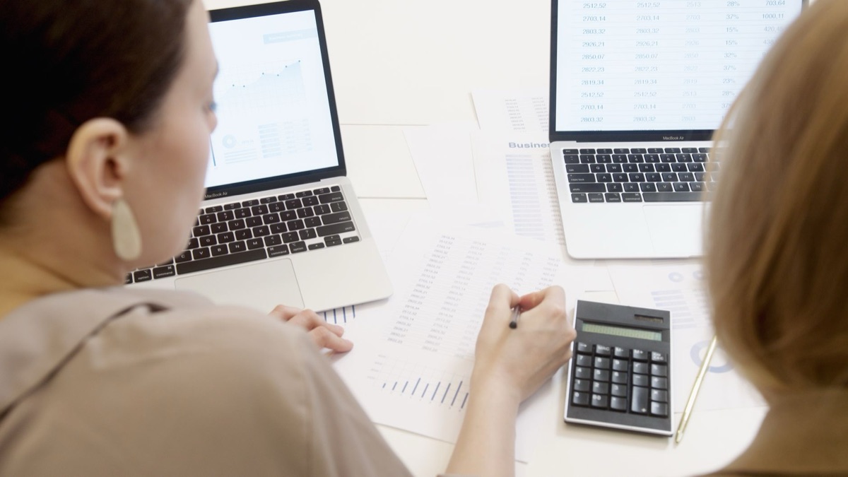 Il laptop con la finestra di Excel aperta